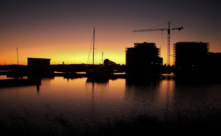 The Iron Mule: How Harbor Cranes Remade the Working Waterfront
